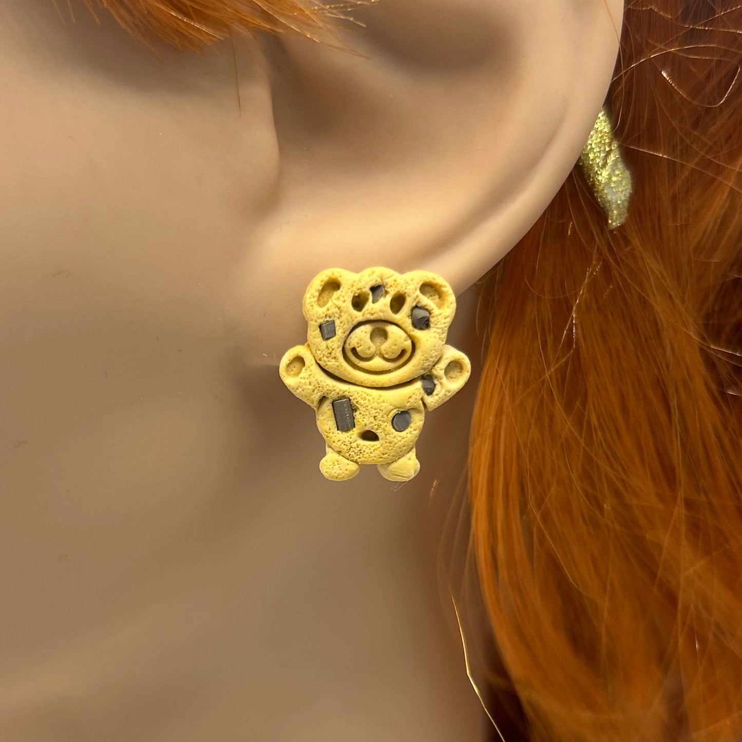 Biscuit Teddy Studs